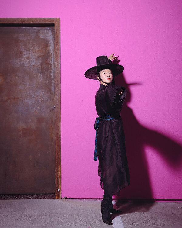 예지원, 케데헌 저승사자 스타일도 '찰떡' < FASHION & STAR < 패션